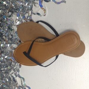 GAP flip flops size 8